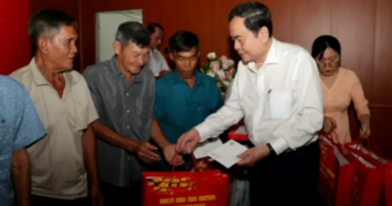 Chủ tịch Quốc hội Trần Thanh Mẫn thăm và tặng quà Tết tại Cần Thơ