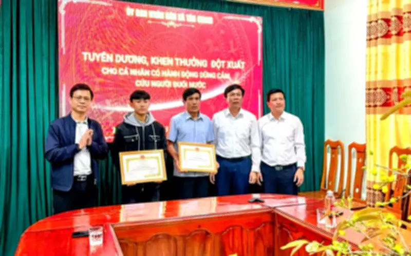 Cha Con Ngư Dân Quảng Trị Dũng Cảm Cứu Người Trong Vụ Lật Thuyền Trên Sông Gianh