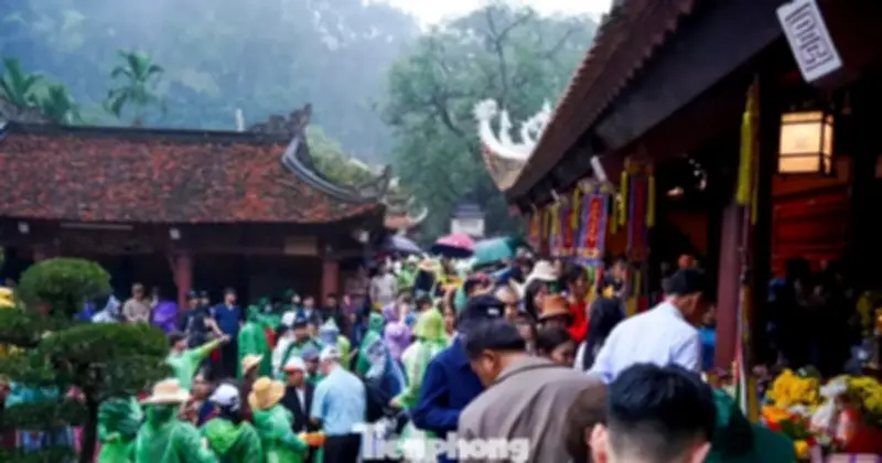 Chùa Hương khai hội: Dòng người đội mưa du xuân, quản lý chặt để đảm bảo an toàn