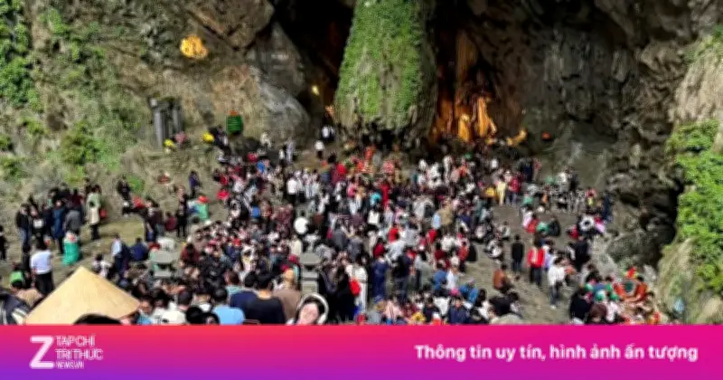 Chùa Hương 'đông nghịt' ngày Tết: 15 phút mới nhích một bước, hơn 70.000 lượt khách