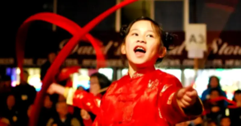 Cha Mẹ Bình Thường, Con Cái 'Phú Nhị Đại': Cuộc Khủng Hoảng Giáo Dục Gia Đình Thời Hiện Đại