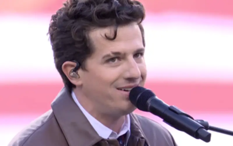 Charlie Puth Gây Ấn Tượng Với Màn Hát Quốc Ca Tuyệt Đẹp Tại Super Bowl LX