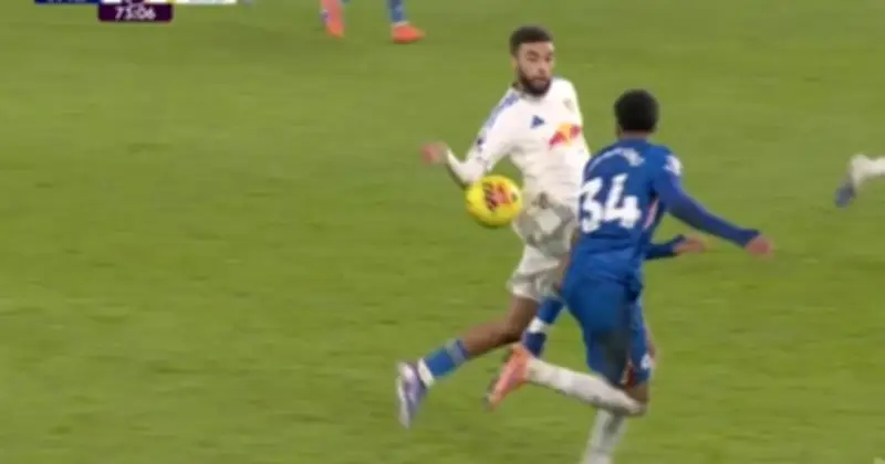 CĐV Chelsea Phẫn Nộ Trước Bàn Thua Kỳ Lạ, Leeds Cầm Hòa 2-2 Ở Ngoại Hạng Anh