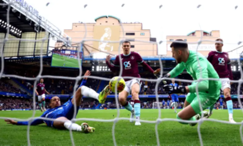 Chelsea Hòa Burnley 1-1: Hàng Thủ Lỏng Lẻo, Cơ Hội Top 4 Mờ Nhạt