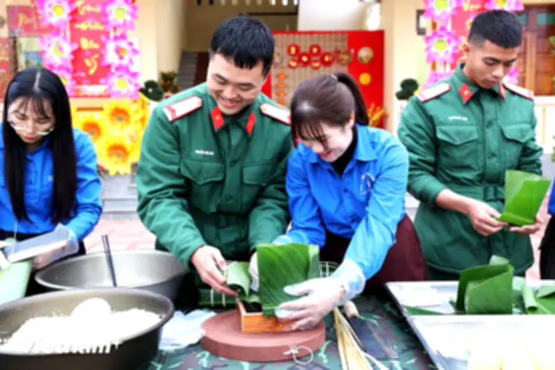 Chiến sĩ trẻ Sư đoàn 325 đón Tết xa nhà với không khí ấm áp và tinh thần sẵn sàng chiến đấu