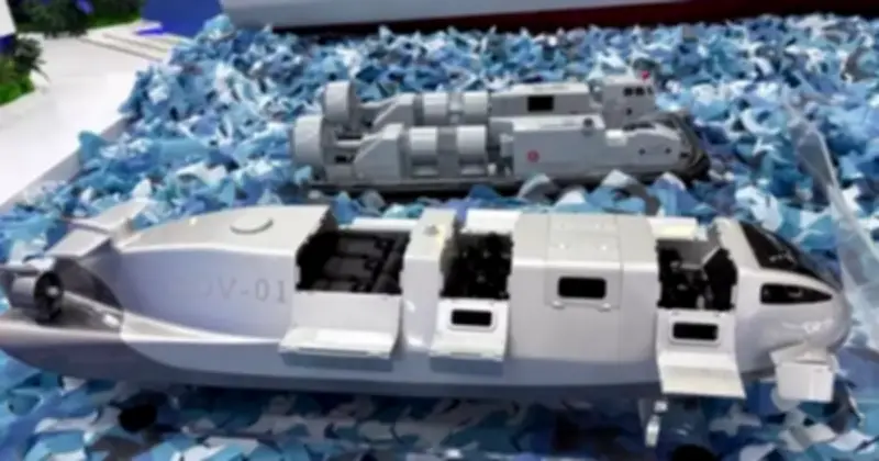 Trung Quốc hé lộ tàu chở người nhái bí mật tại triển lãm quốc phòng Trung Đông