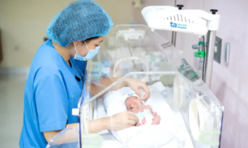 Chăm sóc trẻ sinh non dịp Tết: Bác sĩ chỉ ra 9 lưu ý quan trọng để bảo vệ sức khỏe