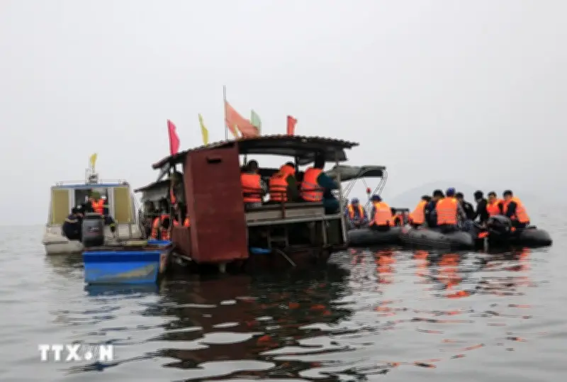 Chìm tàu ở Hồ Thác Bà: Phó Thủ tướng Trần Hồng Hà thăm hỏi gia đình các nạn nhân