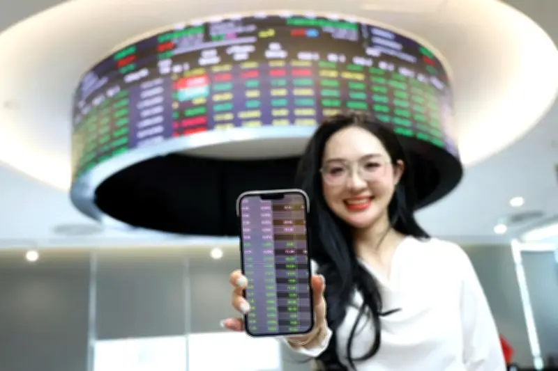 Chứng khoán cuối năm: VN-Index bất ngờ tăng điểm trong phiên giao dịch cuối cùng