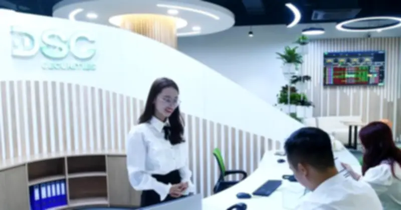 Chứng khoán DSC bị phạt 55 triệu đồng vì công bố thông tin chậm trễ
