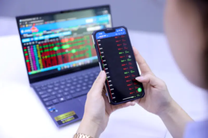 Chứng khoán đứt mạch tăng, VN-Index giảm gần 7 điểm do áp lực chốt lời