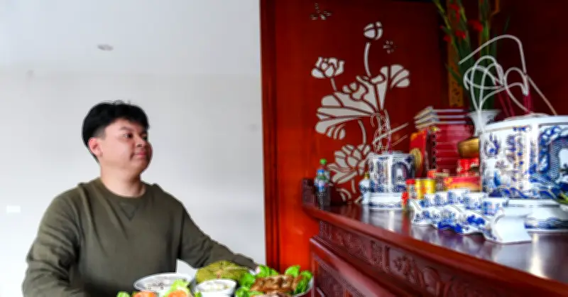 Chàng trai Hà Nội 21 tuổi tự tay chuẩn bị Tết cổ truyền, kế thừa văn hóa gia đình