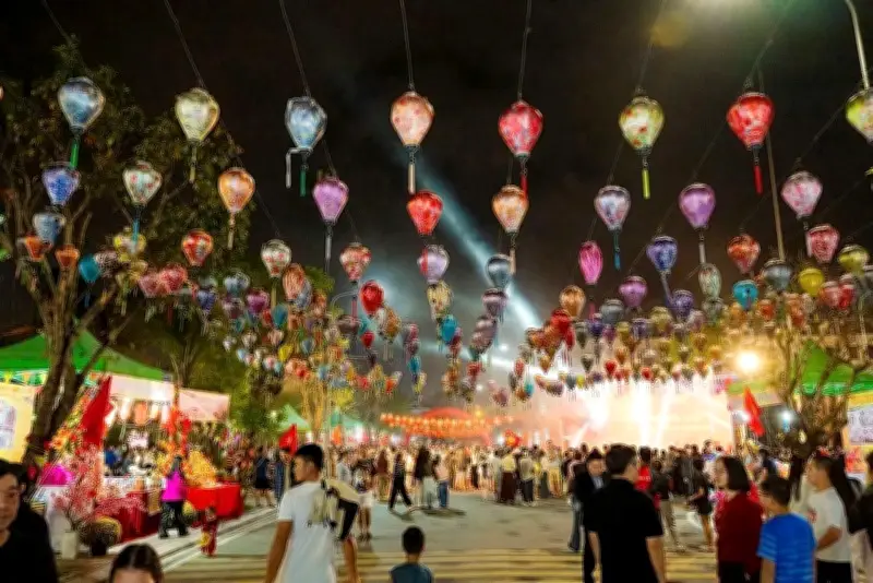 Chương Trình 'Hương Tết Việt' Lan Tỏa Giá Trị Truyền Thống, Thu Hút Đông Đảo Người Dân