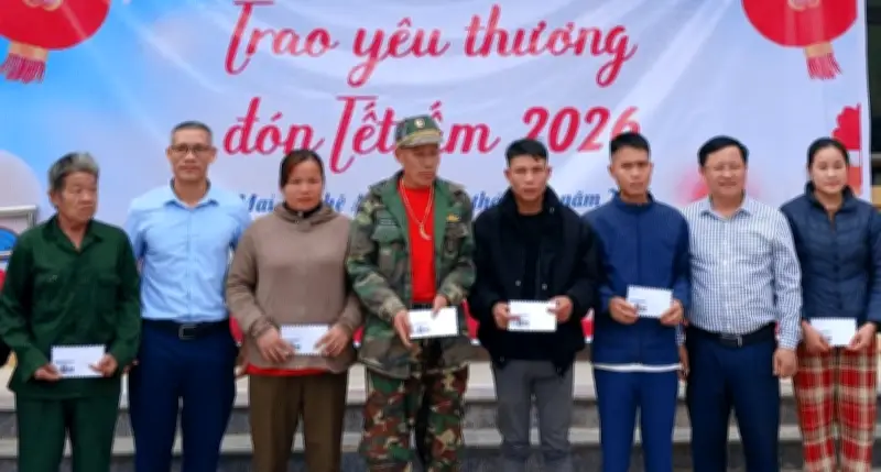 Chương trình 'Nối dài yêu thương' mang Tết ấm áp đến vùng lũ, vùng biển