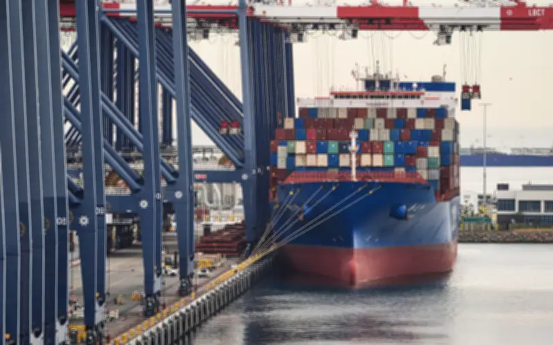 Chính quyền Trump xúc tiến tăng thuế nhập khẩu lên 15% sau phán quyết tòa án