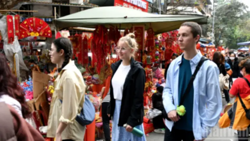 Chính sách thị thực mở cửa, đòn bẩy thu hút khách quốc tế đến Việt Nam năm 2025