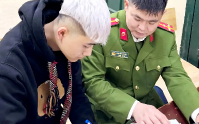 Cháu ruột ở Bắc Ninh trộm 17 chỉ vàng của cô, leo mái cạy két sắt