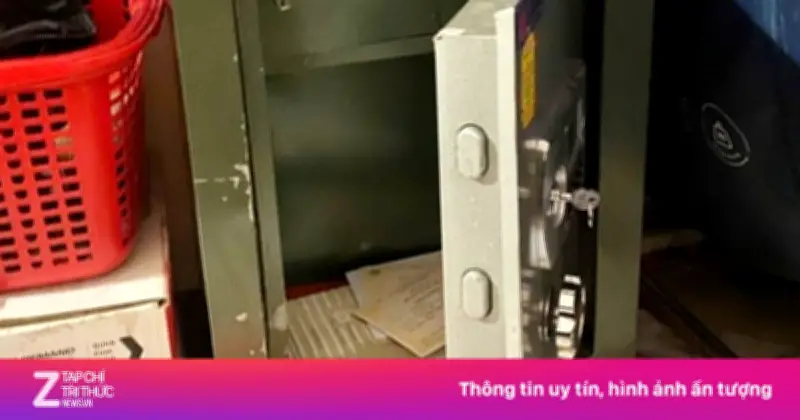 Cháu ruột leo mái nhà, phá két sắt lấy trộm 17 chỉ vàng của cô