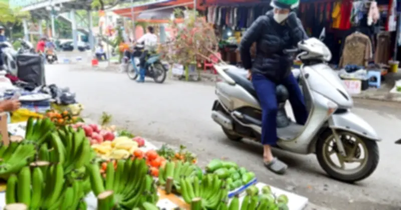 Chuối xanh Tết giá 'sốc': Nải lẻ đắt gấp 3-4 lần, thương lái 'găm hàng' chờ khách