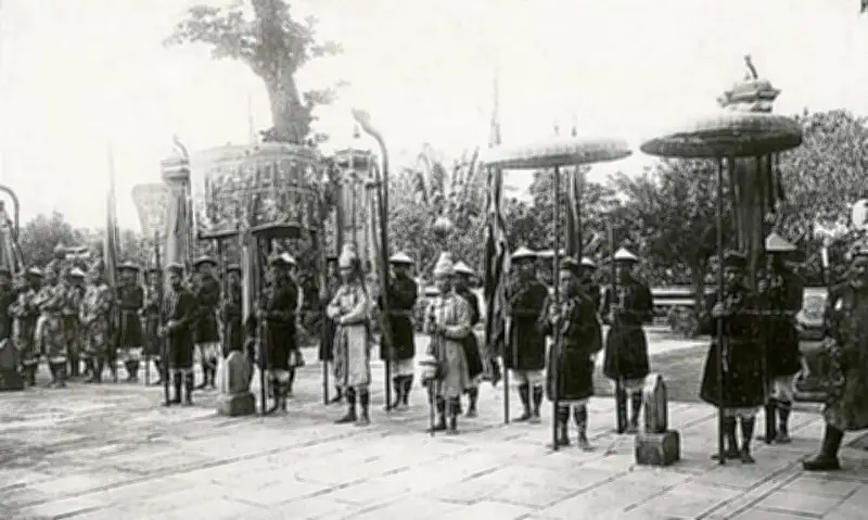 Chuyện Du Xuân Của Các Vị Vua Triều Nguyễn: Từ Kiệu Vàng Đến Golf Và Jet Ski