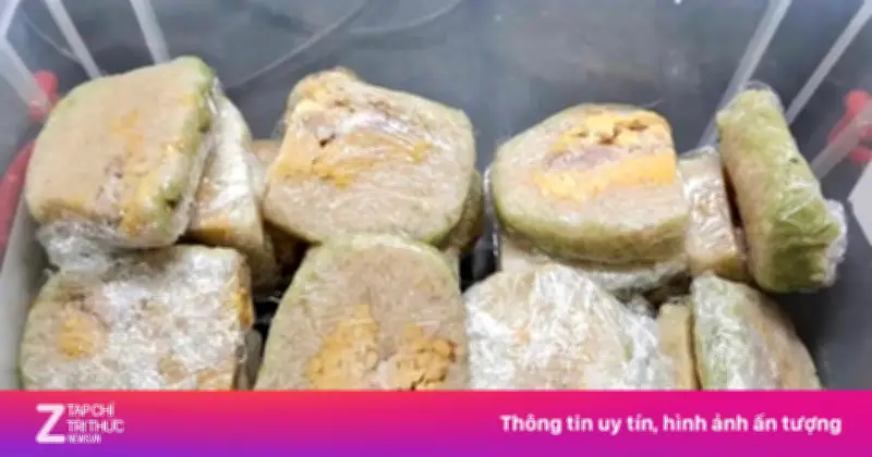 Chuyên gia cảnh báo: Tuyệt đối không ăn bánh chưng, giò chả đã mốc hoặc có mùi lạ
