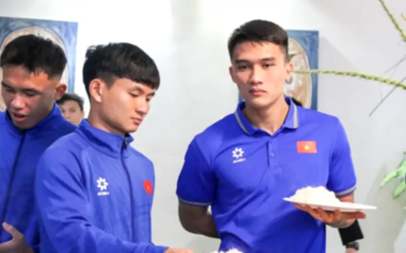 Chuyên gia dinh dưỡng cảnh báo: Buffet không phù hợp cho vận động viên trẻ