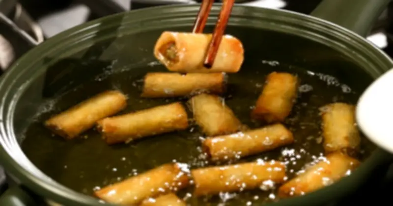 Chuyên gia Mỹ cảnh báo: Tái sử dụng dầu ăn sai cách làm tăng nguy cơ ung thư