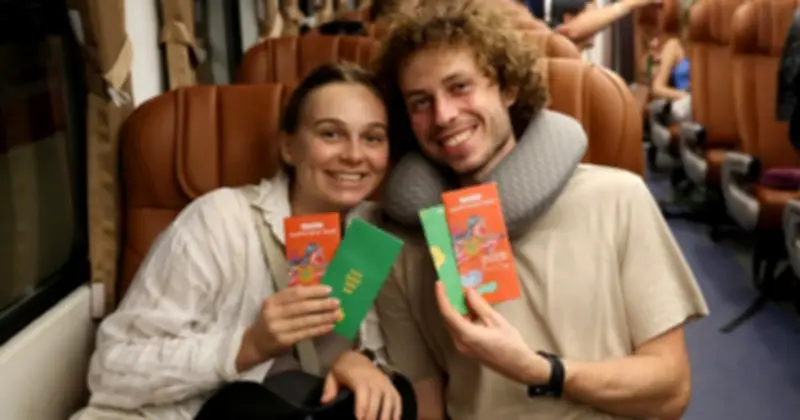 Chuyến tàu SE3 đặc biệt rời Hà Nội đêm giao thừa, đưa hành khách về Nam đón Tết