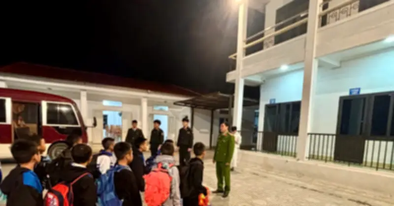 Chuyến xe Tết xuyên biên giới và mái ấm đặc biệt của Công an Điện Biên