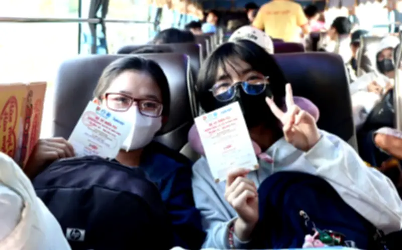 Chuyến xe mùa xuân miễn phí đưa sinh viên, người lao động khó khăn về quê sum họp Tết