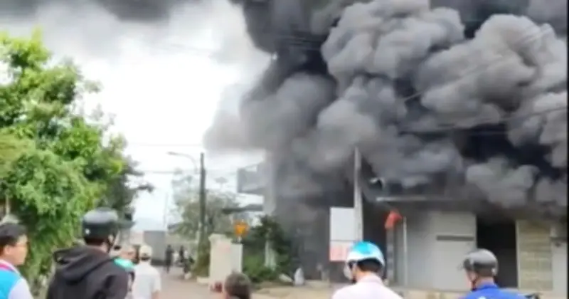 Cháy kho xe điện trò chơi tại Gia Lai: Khống chế sau 30 phút, thiệt hại 20 triệu đồng