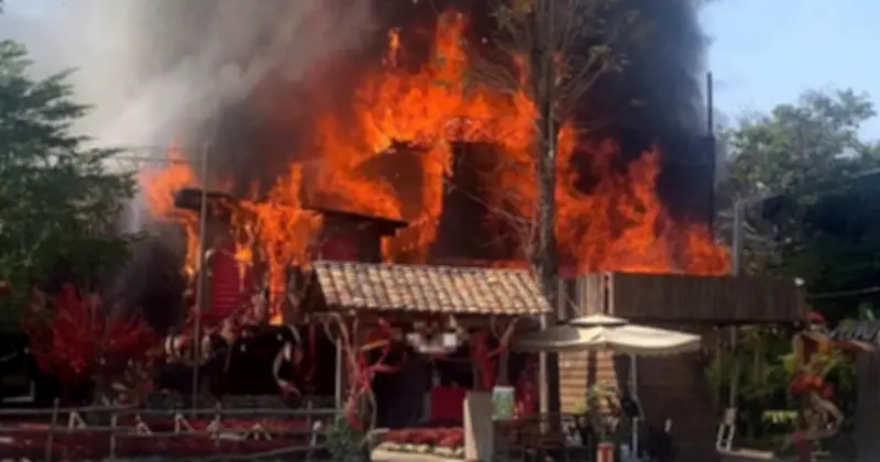 Cháy lớn thiêu rụi quán cà phê nổi tiếng ven suối tại TP.HCM, không có thương vong