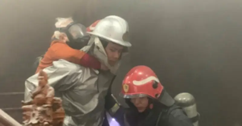 Cháy nhà tại phường Tây Hồ, Hà Nội: Cảnh sát PCCC khống chế thành công