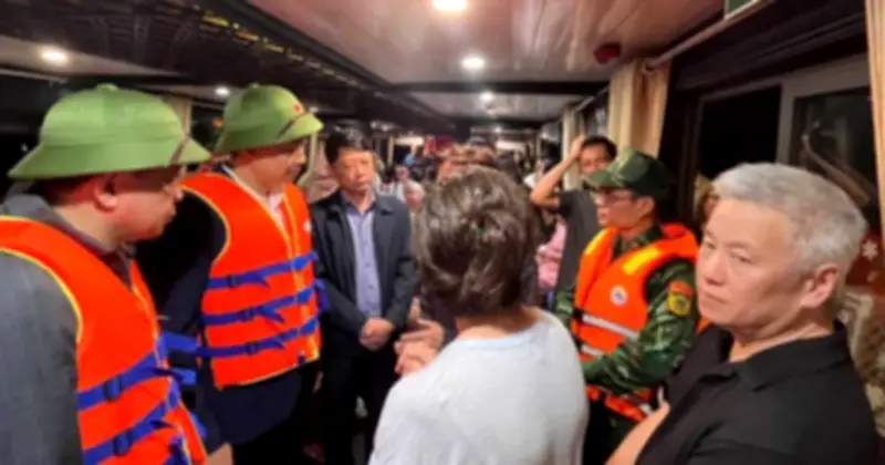 Cháy tàu du lịch trên vịnh Hạ Long, 41 người an toàn, hoạt động du lịch vẫn bình thường