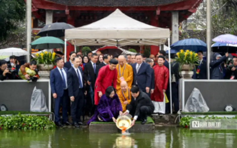 Chủ tịch nước Lương Cường dự Xuân Quê hương 2026, thả cá chép và dâng hương cùng kiều bào