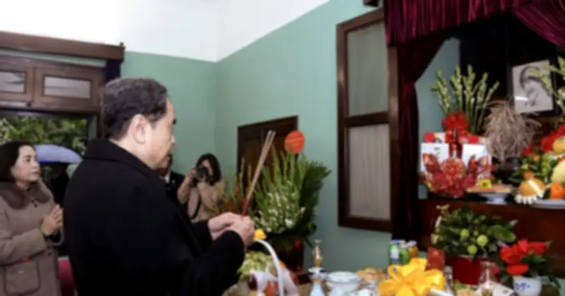 Chủ tịch Quốc hội Trần Thanh Mẫn dâng hương tưởng nhớ Chủ tịch Hồ Chí Minh tại Nhà 67