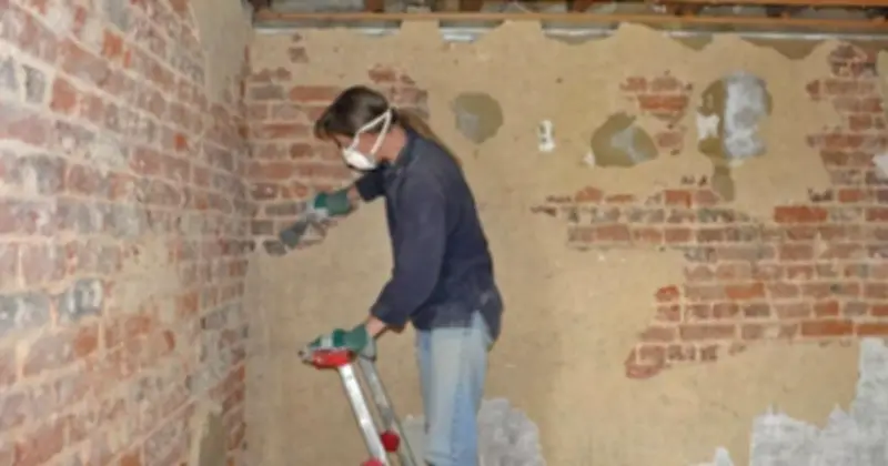 Cải tạo nhà, vợ chồng phát hiện kho báu ẩn giấu trong tường