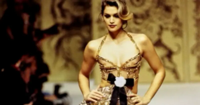 Cindy Crawford: Từ thủ khoa trung học đến biểu tượng thời trang thế giới