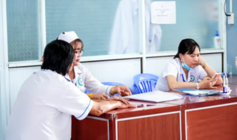 Cán bộ y tế Cà Mau nhận lương nợ trước Tết, vẫn còn nhiều khoản chưa thanh toán