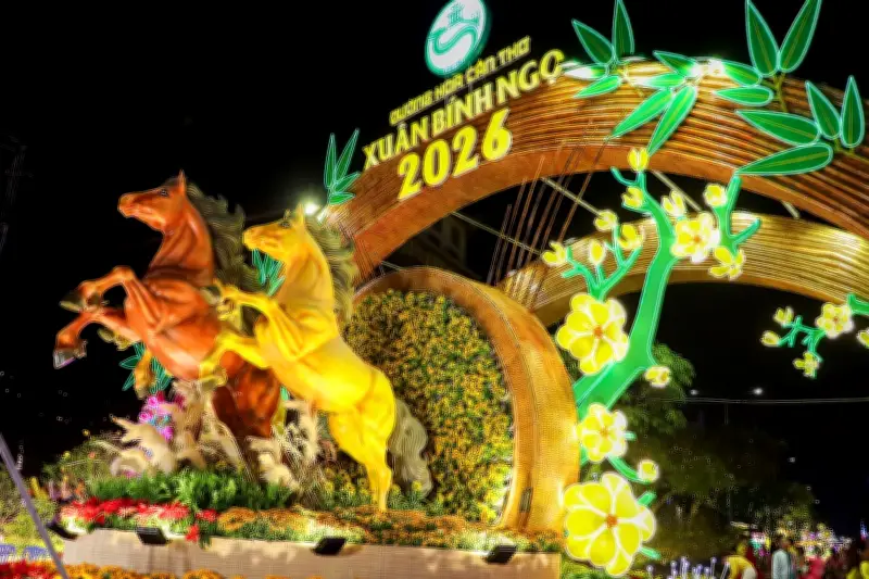 Cần Thơ khai mạc Đường Hoa Nghệ Thuật 'Tết Sum Vầy' dài 310m đón Xuân Bính Ngọ 2026