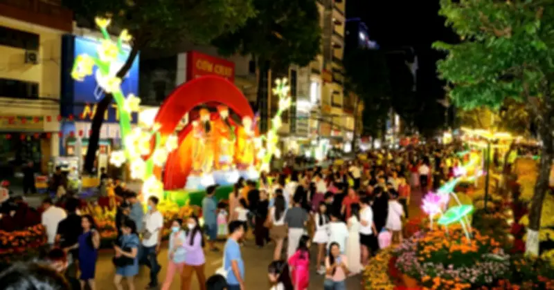 Cần Thơ khai mạc đường hoa nghệ thuật 'Tết sum vầy' dài hơn 300m mừng Xuân Bính Ngọ 2026