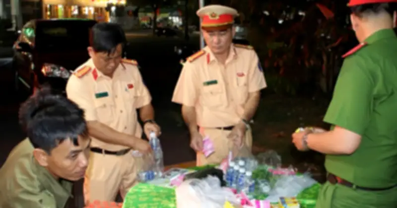 Công an Đồng Tháp tiếp sức hàng vạn người miền Tây về quê đón Tết Bính Ngọ 2026