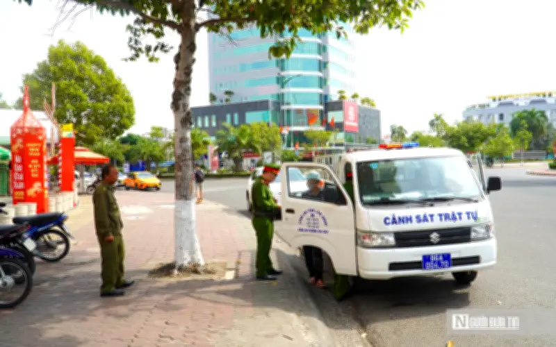 Công An Quyết Liệt Xử Lý Vi Phạm Lấn Chiếm Vỉa Hè Dịp Cận Tết