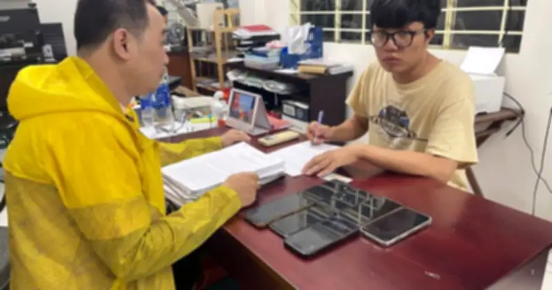 Công An TPHCM Bắt Kẻ Lừa Đảo, Trộm Cắp Tài Sản Qua Mạng Xã Hội