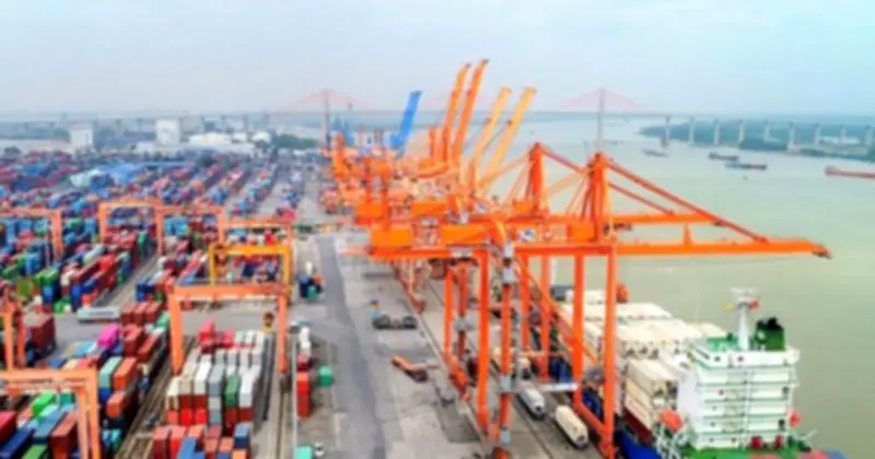 Cảng Biển Bắc Trung Bộ Nhộn Nhịp Đón Tàu Hàng Đầu Năm, Thúc Đẩy Xuất Nhập Khẩu