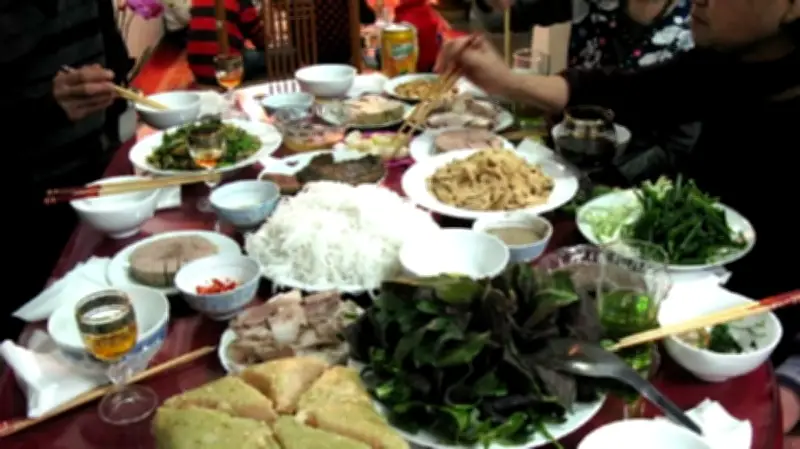 Cảnh báo 7 hiểm họa ngộ độc thực phẩm dịp Tết 2026 từ chuyên gia y tế