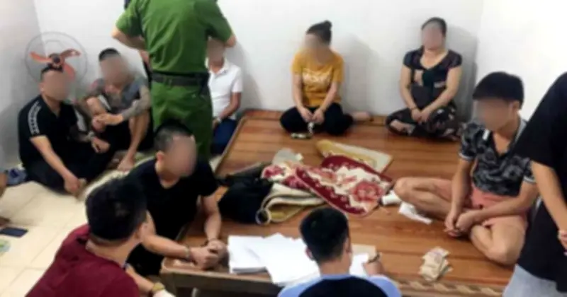 Cảnh báo: Chơi bài ăn tiền ngày Tết - Ranh giới mong manh giữa vui chơi và vi phạm pháp luật