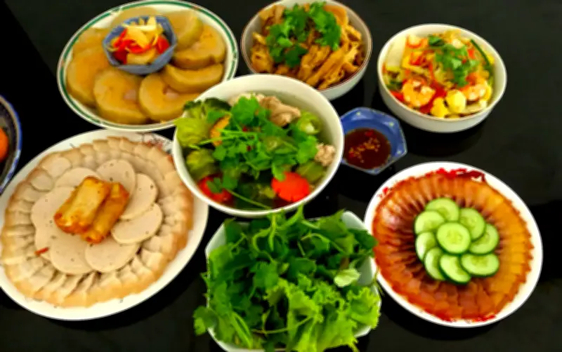 Cảnh báo dấu hiệu ngộ độc thực phẩm dịp Tết và cách phòng tránh hiệu quả