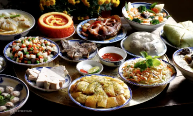 Cảnh báo ngộ độc Tết: Hâm nóng thức ăn sai cách có thể gây hại sức khỏe