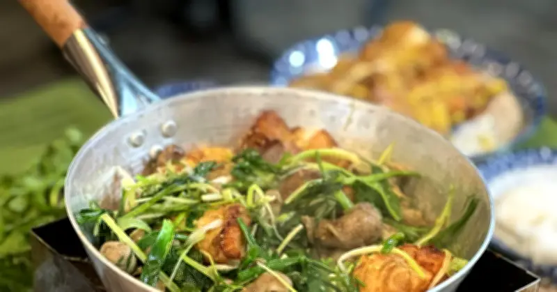 Cảnh báo nguy cơ ngộ độc từ thói quen hâm lại thức ăn ngày Tết